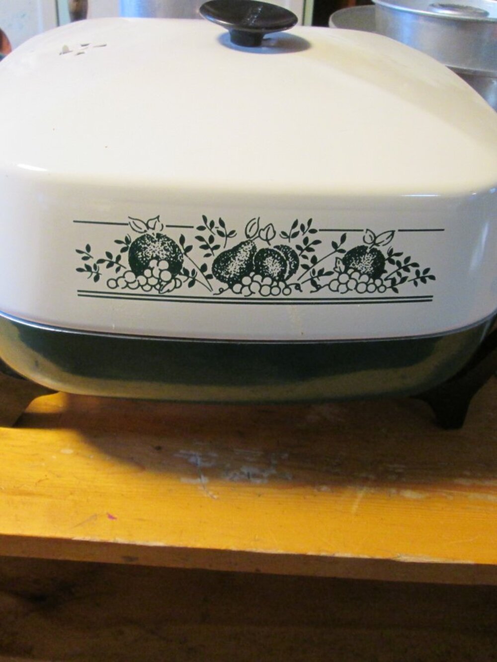 West Bend electric skillet with rack and vented 12 in works great BOHO green tan